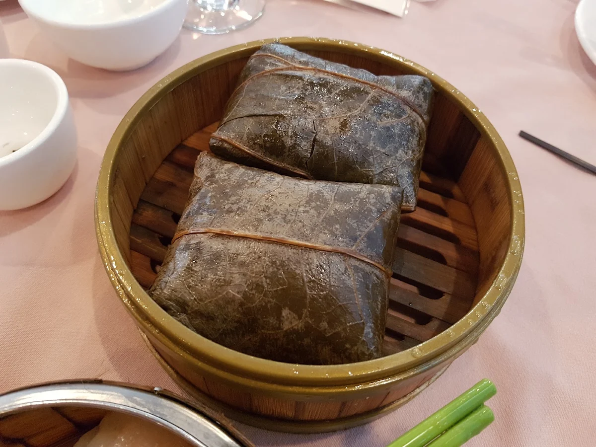 Sticky Rice with Pork & Chicken in Lotus Leaves 2 糯米雞